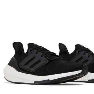 Adidas Womens 8.5 US UltraBoost 22 Ultra Boost Black White GX5591 40 2/3 EUR